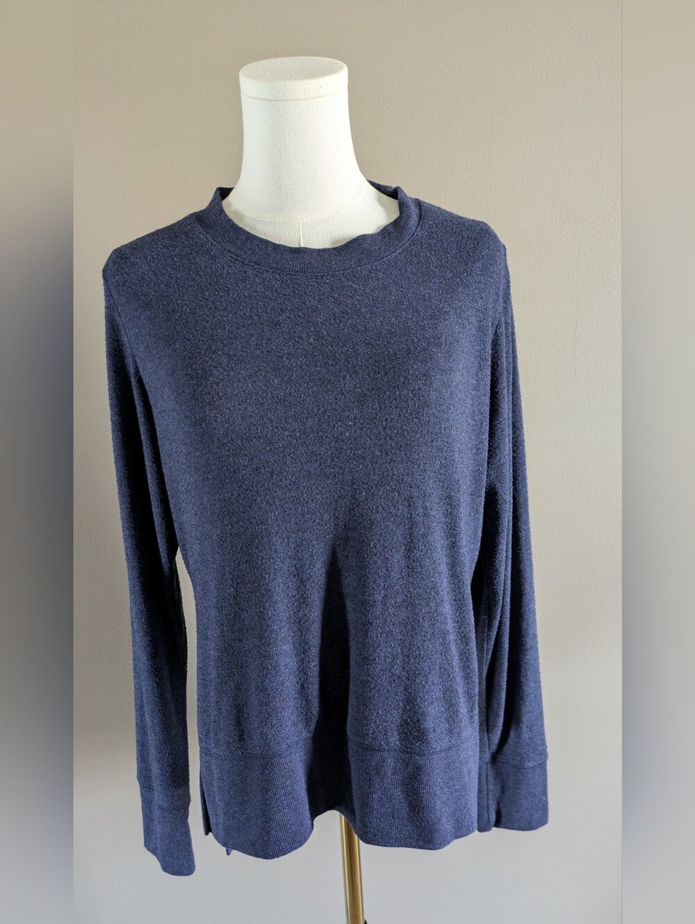 ALO Navy Blue Long Sleeve Side Slit Soft Pullover Sweater Top